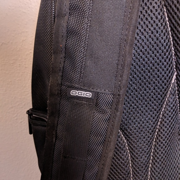 OGIO backpack - Picture 4 of 6
